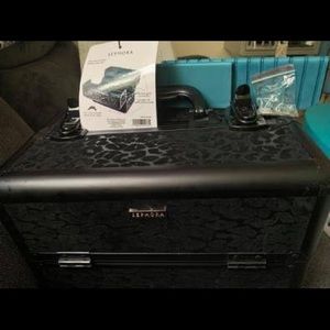 LIMITED EDITION bnwt **Sephora “Strike Wild” traincase